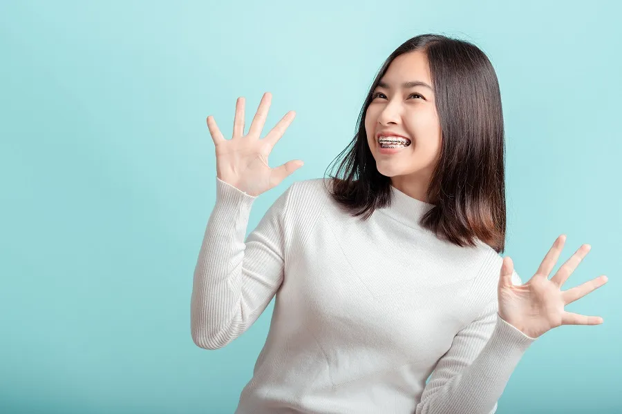 Metal Braces vs Invisalign